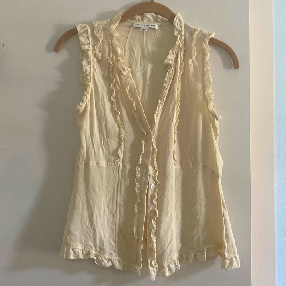 Stunning XS banana republic 2000s style ruffled ivory corsetish top